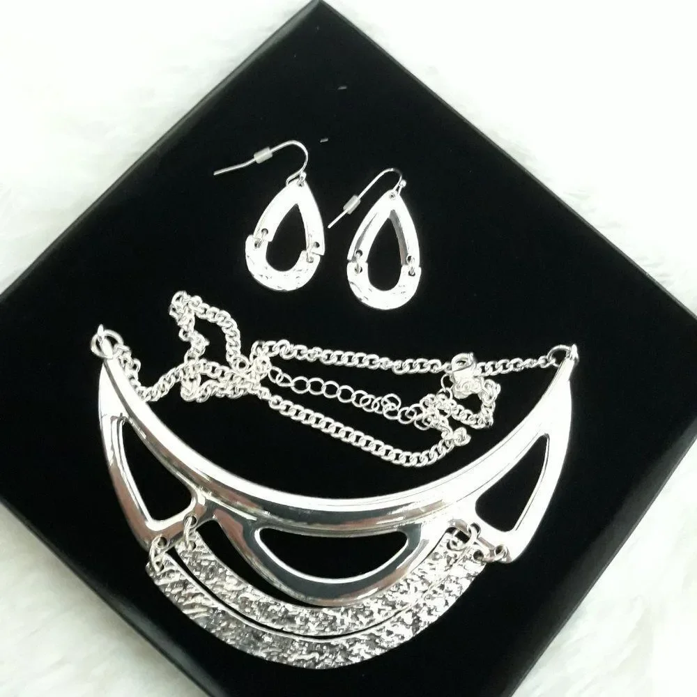 AVON Hammered Sunrise Necklace and Earring Giftset ~ NEW!!!